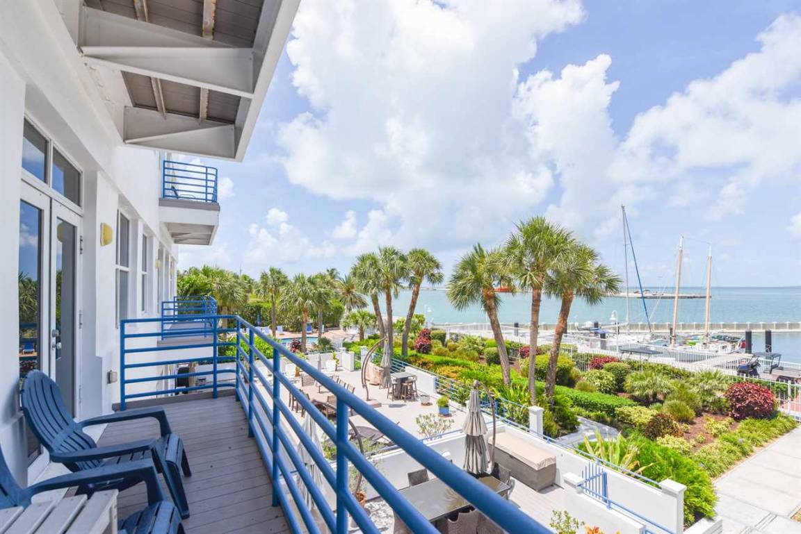 Condo ∙ 2 Bedrooms ∙ 4 Guests - Key West, FL
