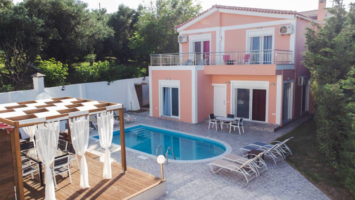 128 M² Villa ∙ 3 Bedrooms ∙ 8 Guests - Kalamaki