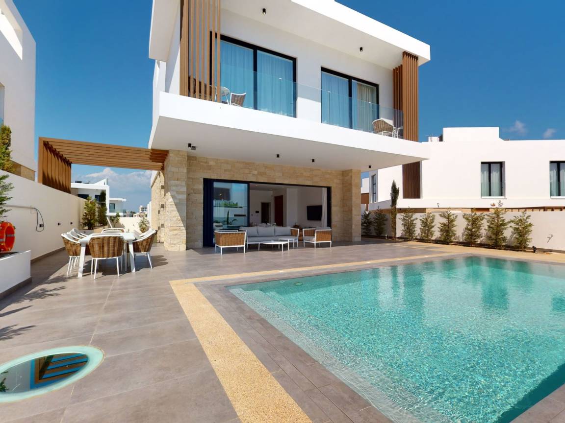 415 M² House ∙ 4 Bedrooms ∙ 8 Guests - Protaras