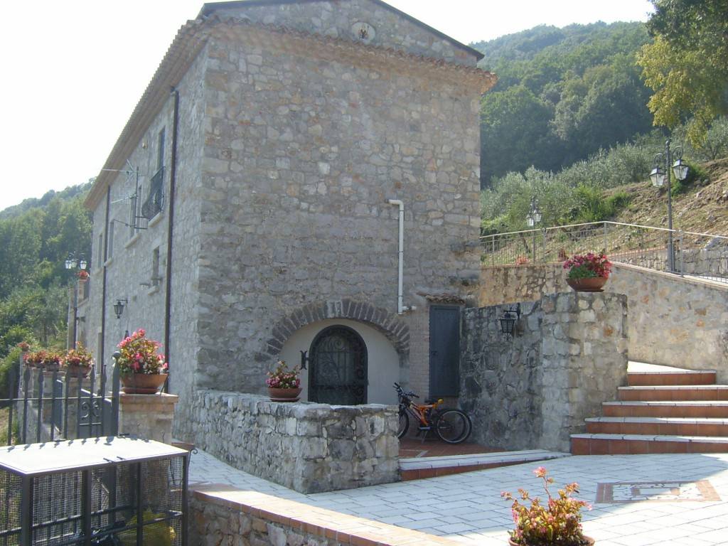 CASOLARE RUSTICO IMMERSO NELLA NATURA
