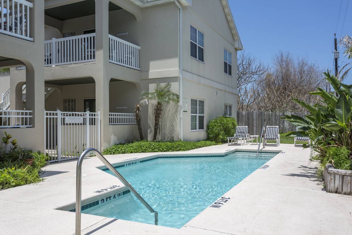 Condo ∙ 2 Bedrooms ∙ 6 Guests - South Padre Island, TX