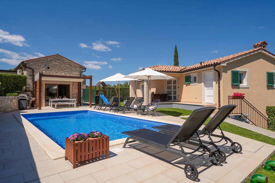 160 M² Villa ∙ 3 Bedrooms ∙ 8 Guests - Pazin