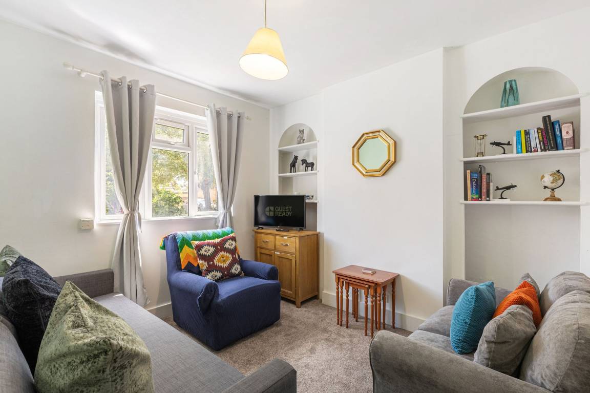 67 M² House ∙ 2 Bedrooms ∙ 4 Guests - Epsom