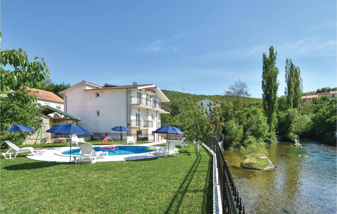 256 M² Maison De Vacances ∙ 5 Chambres ∙ 8 Personnes - Sinj