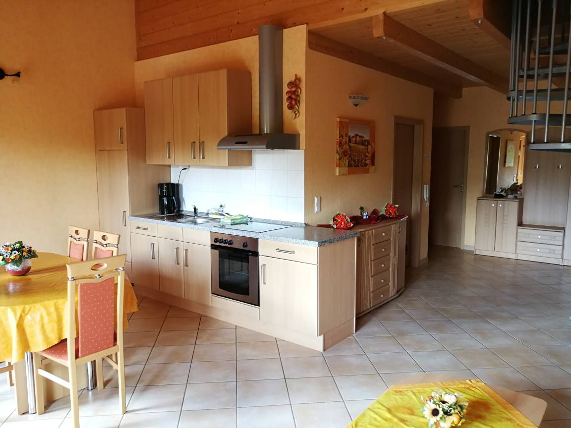 79 M² Ferienwohnung ∙ 2 Schlafzimmer ∙ 4 Gäste - Tauberbischofsheim