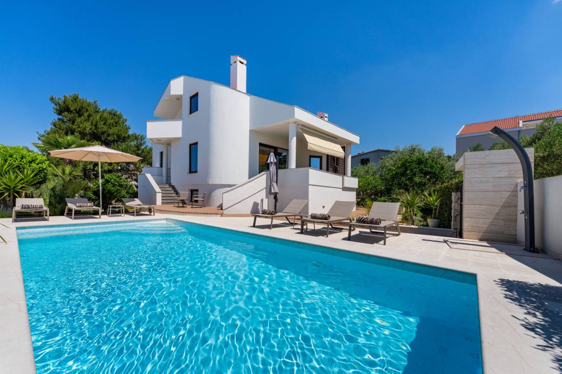 250 M² Villa ∙ 4 Bedrooms ∙ 8 Guests - Zadar