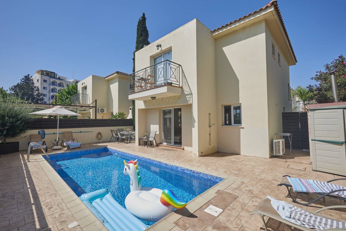 135 M² Villa ∙ 3 Bedrooms ∙ 7 Guests - Ayia Napa