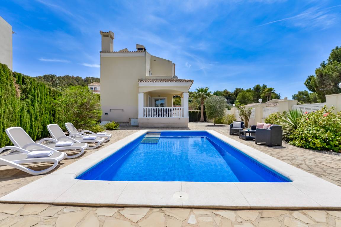 150 M² Villa ∙ 3 Bedrooms ∙ 6 Guests - Calp