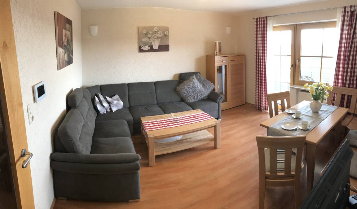 73 M² Ferienwohnung ∙ 2 Schlafzimmer ∙ 4 Gäste - Deggendorf