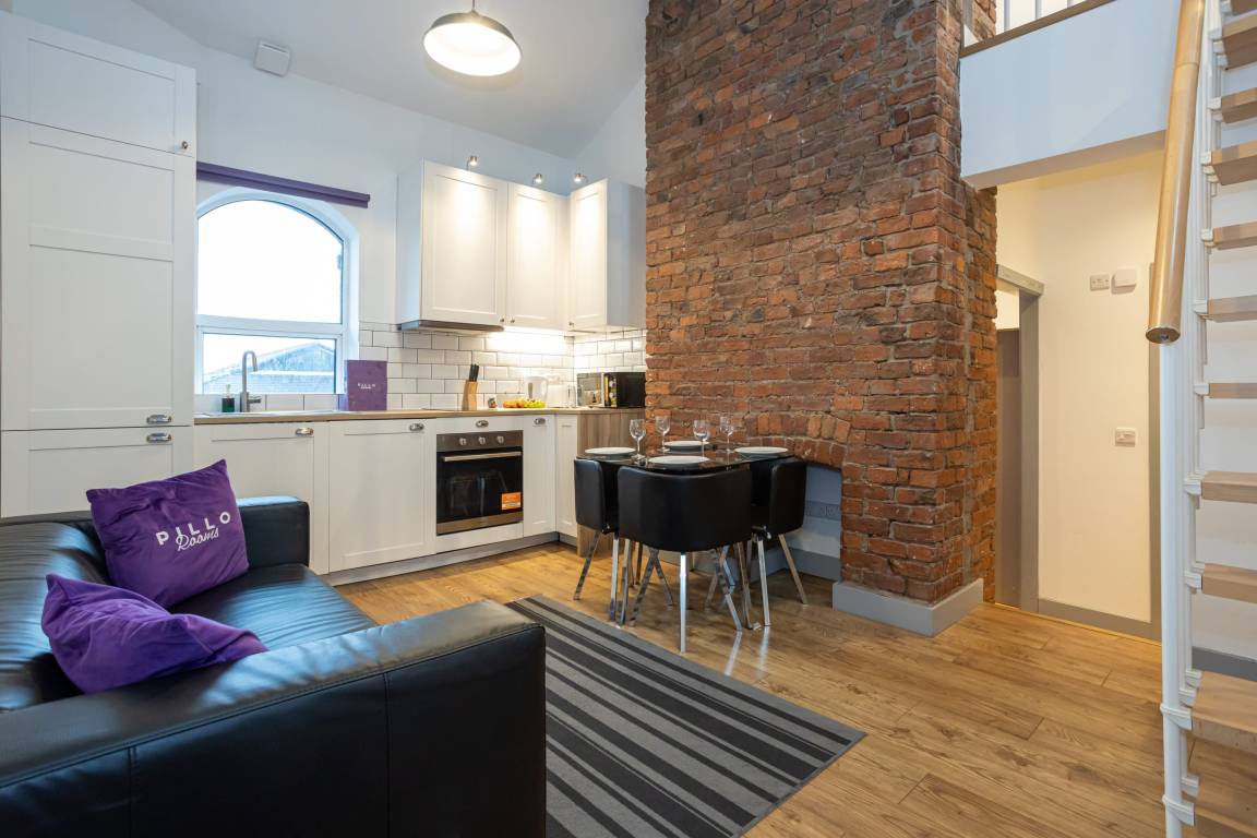 Apartment ∙ 2 Bedrooms ∙ 4 Guests - Old Trafford