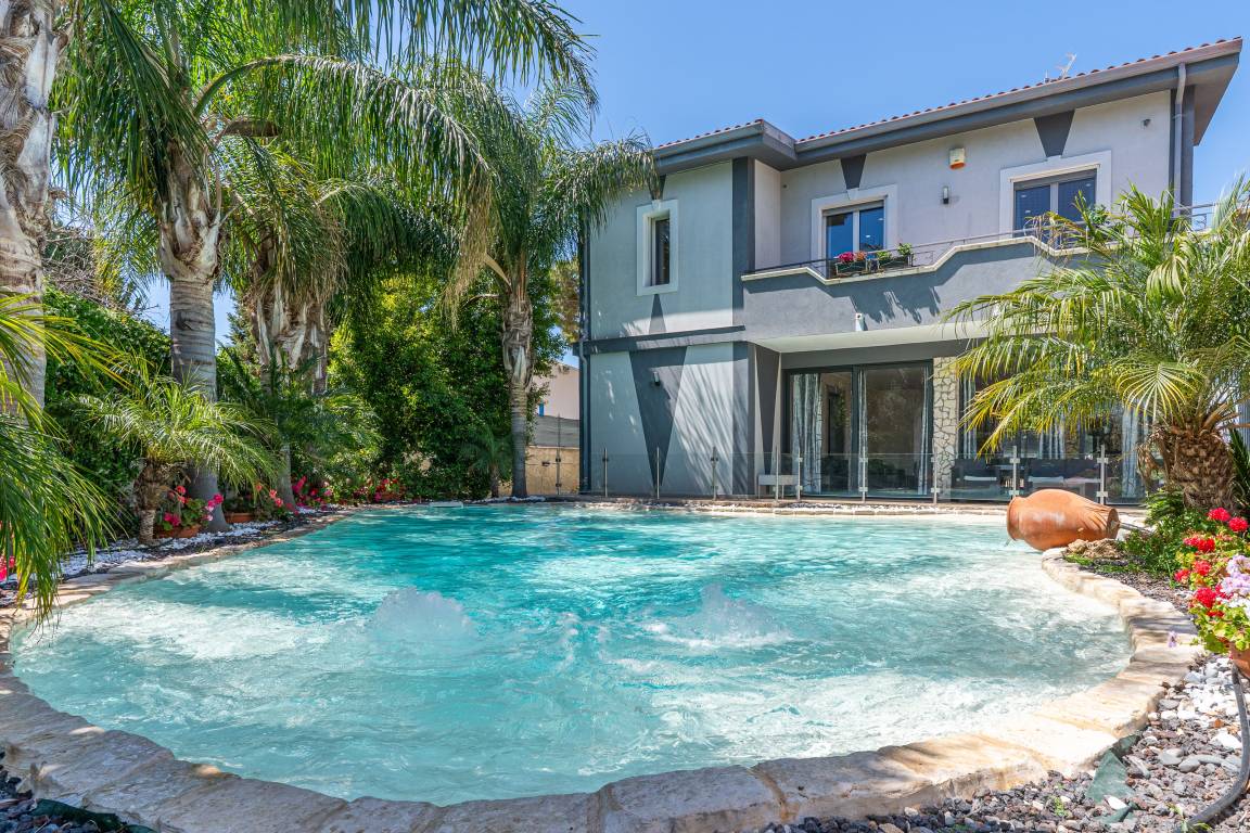 300 M² Villa ∙ 3 Slaapkamers ∙ 8 Gasten - Avola