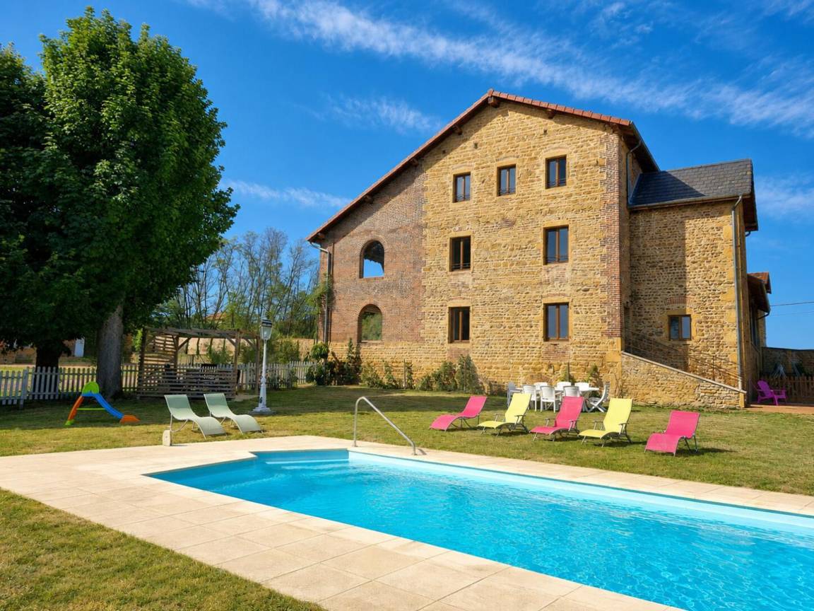 180 M² Cottage ∙ 5 Chambres ∙ 10 Personnes - Charlieu