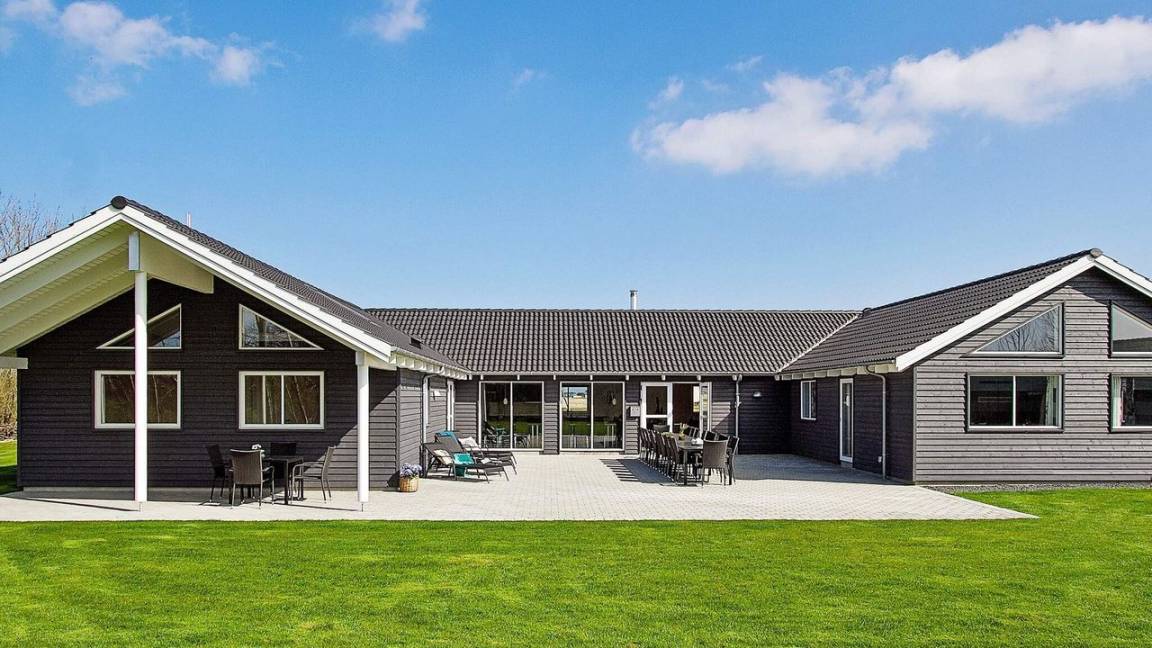 298 M² Ferienhaus ∙ 9 Schlafzimmer ∙ 24 Gäste - Kappeln
