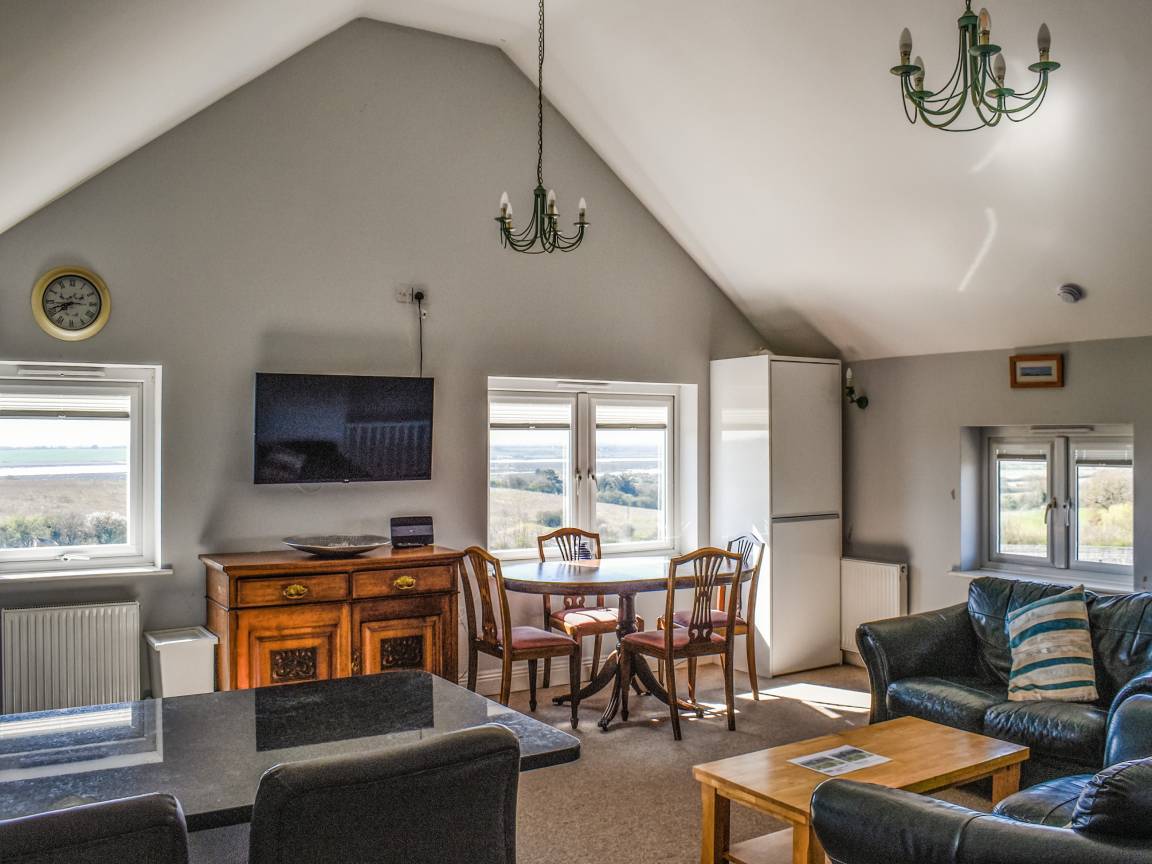 Cottage ∙ 2 Bedrooms ∙ 4 Guests - Burnham-on-Crouch