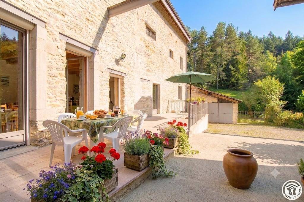 95 M² Gîte ∙ 2 Chambres ∙ 6 Personnes - Ain