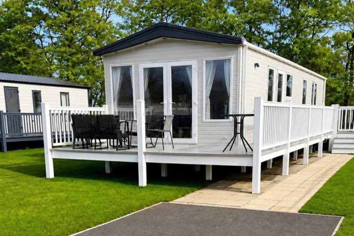 85 M² Cabin ∙ 2 Bedrooms ∙ 6 Guests - Woodhall Spa