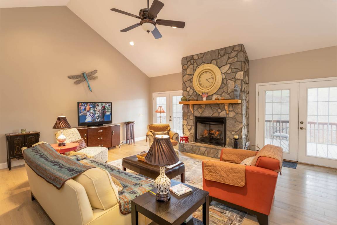 329 M² Cabin ∙ 4 Bedrooms ∙ 11 Guests - Lansing, NC