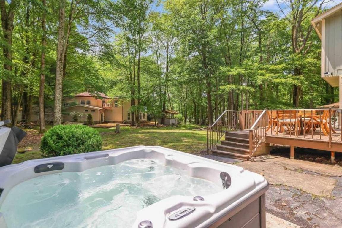 Apartment ∙ 1 Bedroom ∙ 15 Guests - Pocono Mountains, PA