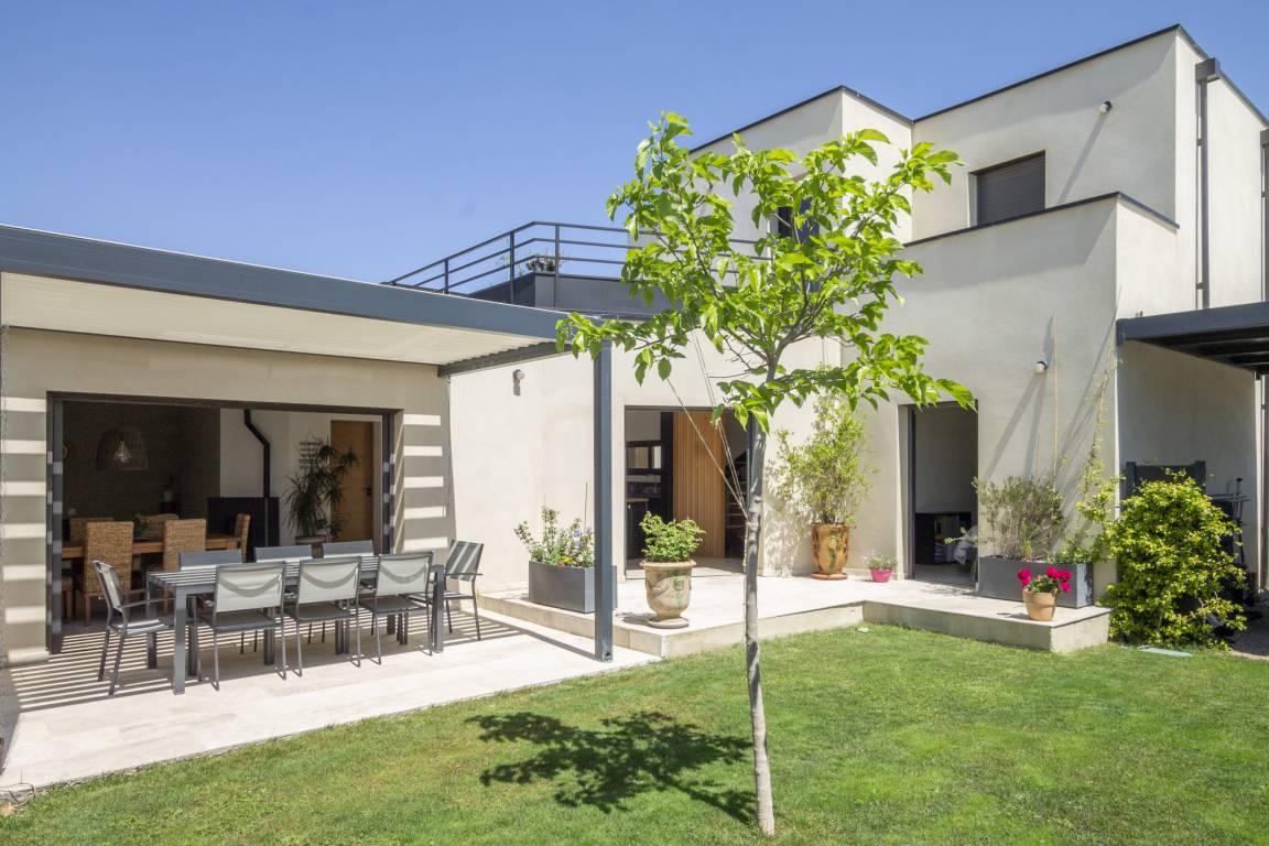 110 M² Villa ∙ 2 Bedrooms ∙ 4 Guests - Avignon