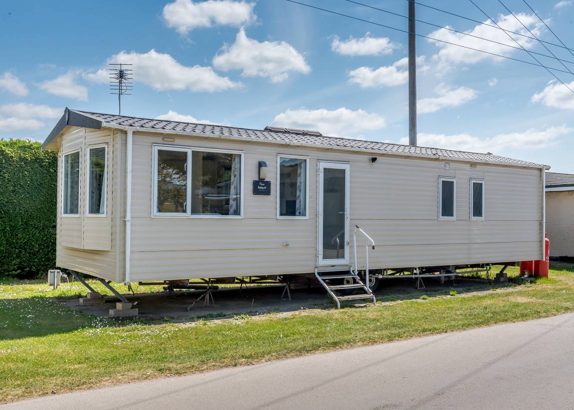 Caravan ∙ 3 Bedrooms ∙ 6 Guests - England