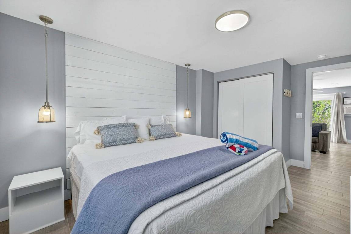 Apartment ∙ 1 Bedroom ∙ 4 Guests - Fort Myers Beach, FL