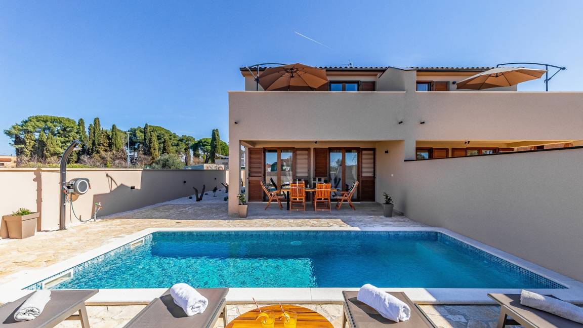135 M² Villa ∙ 3 Slaapkamers ∙ 7 Gasten - Fažana