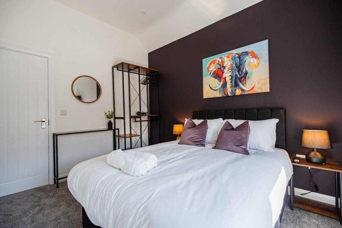 Apartment ∙ 2 Bedrooms ∙ 5 Guests - Durham