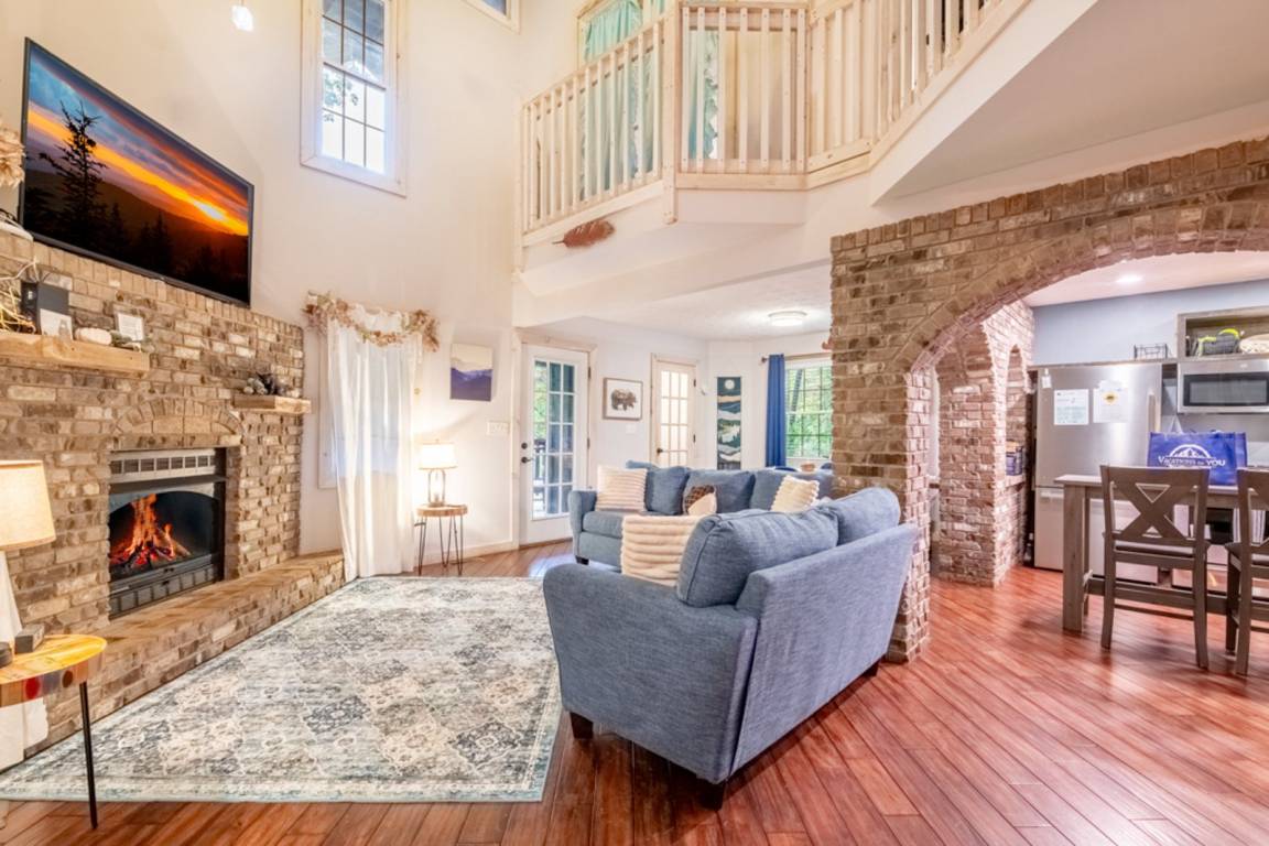 164 M² Cabin ∙ 3 Bedrooms ∙ 11 Guests - Gatlinburg, TN