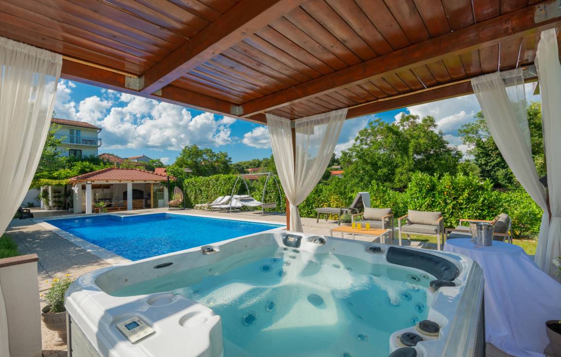 315 M² House ∙ 6 Bedrooms ∙ 12 Guests - Imotski