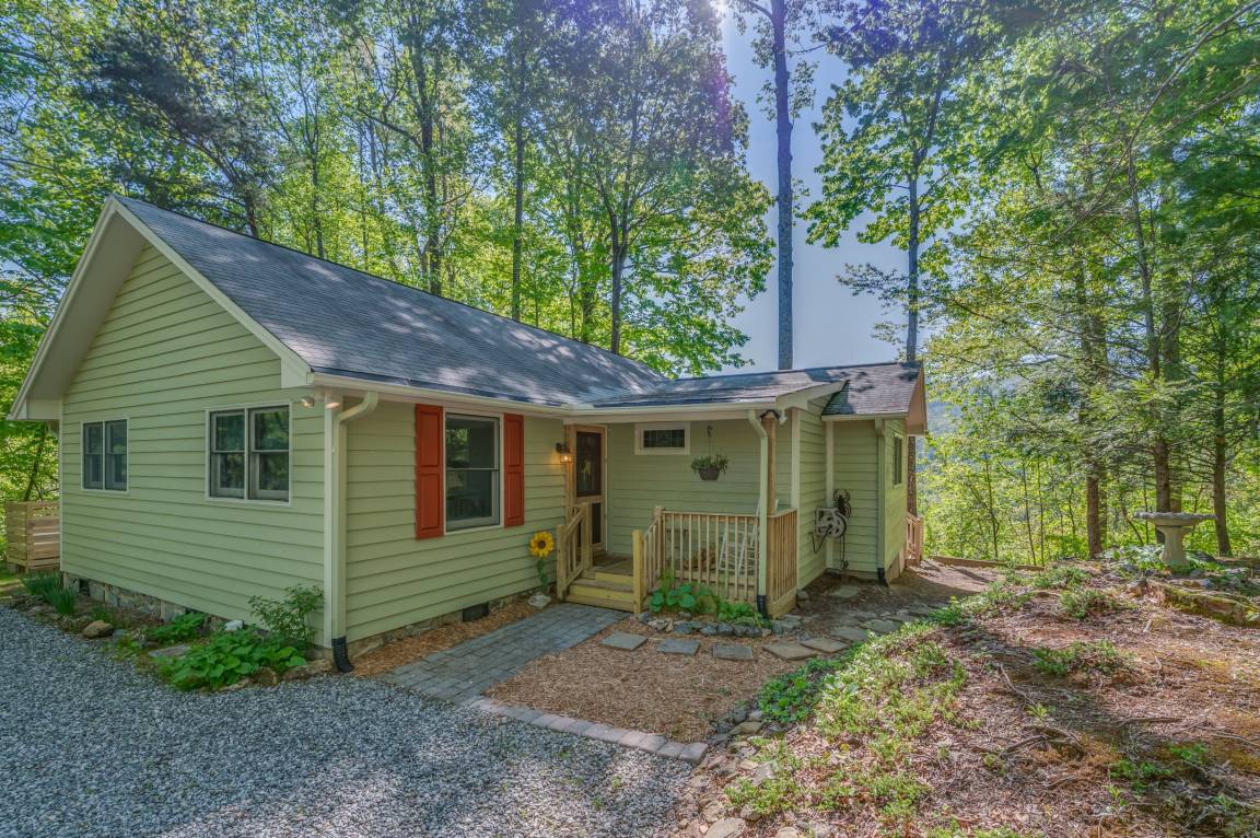 117 M² House ∙ 3 Bedrooms ∙ 6 Guests - Tryon, NC