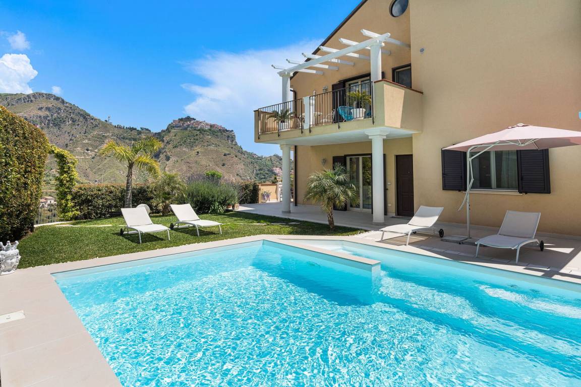 250 M² Villa Vacanza ∙ 4 Camere Da Letto ∙ 8 Ospiti - Giardini-Naxos