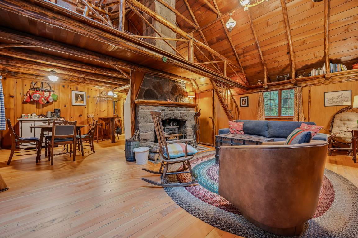 112 M² Cabin ∙ 2 Bedrooms ∙ 4 Guests - Oregon