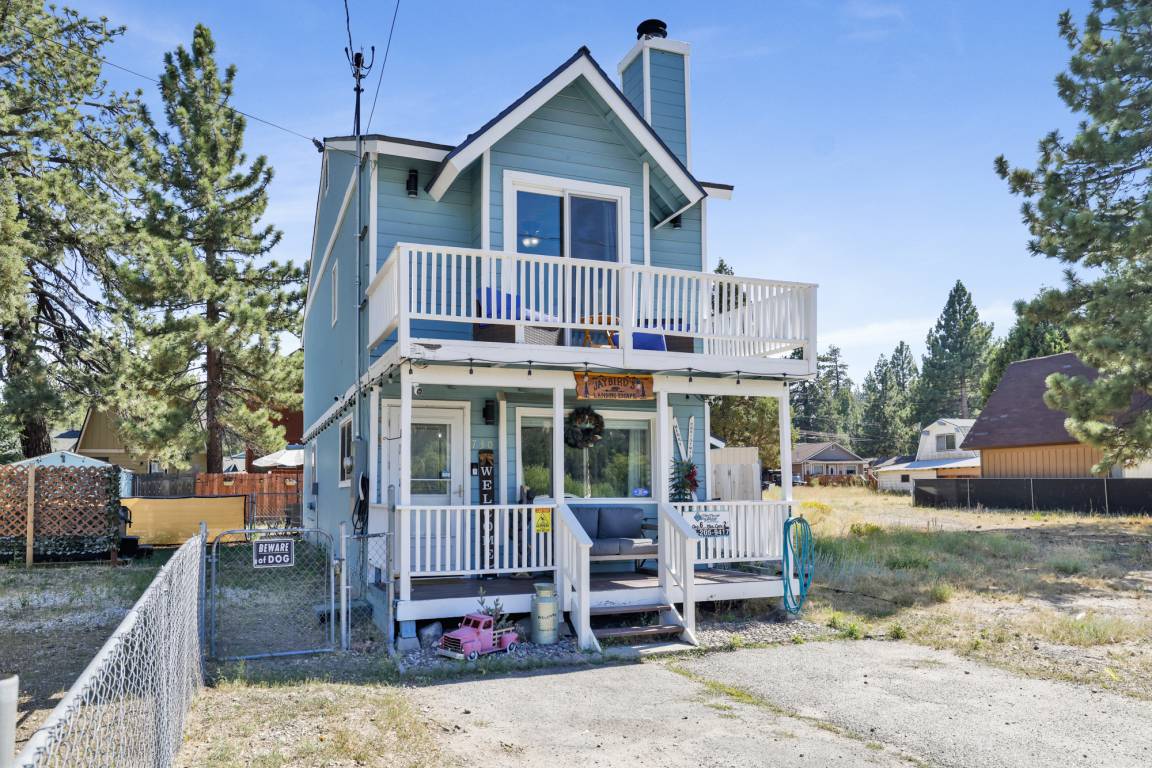 100 M² Cabin ∙ 2 Bedrooms ∙ 6 Guests - Big Bear, CA