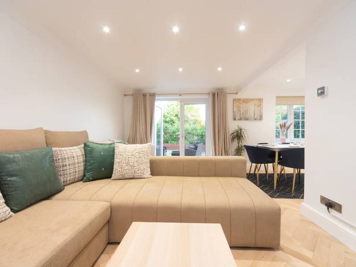 111 M² House ∙ 4 Bedrooms ∙ 6 Guests - Bromley