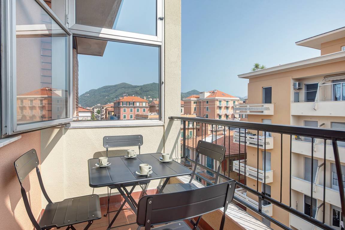 65 M² Apartment ∙ 2 Bedrooms ∙ 6 Guests - Rapallo