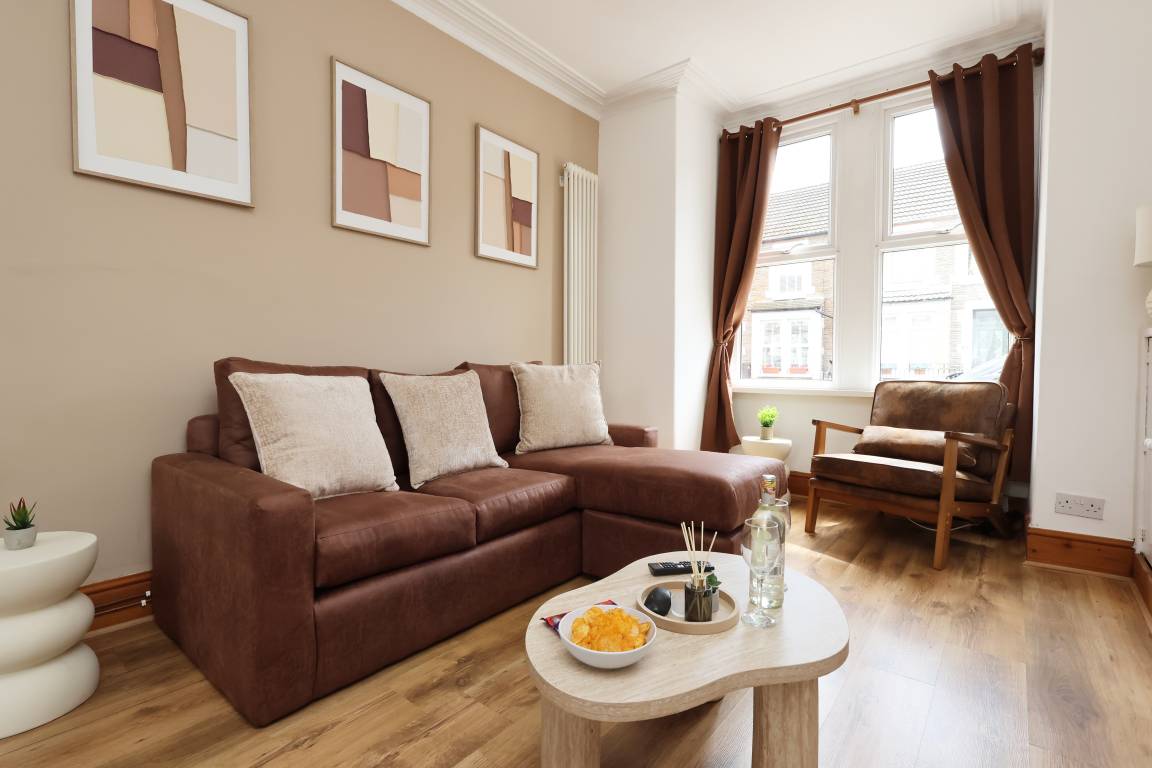 House ∙ 2 Bedrooms ∙ 7 Guests - Barry