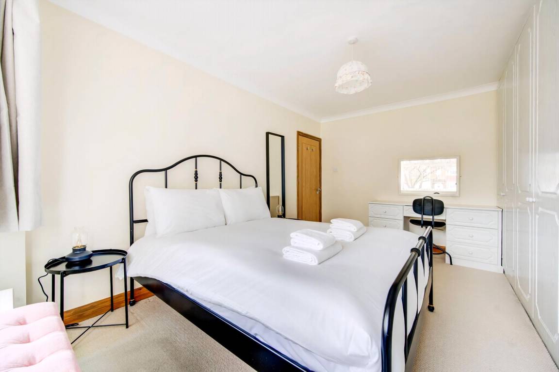 143 M² Casa ∙ 4 Habitaciones ∙ 8 Huéspedes - Watford