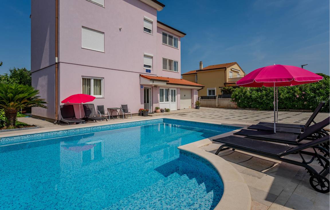100 M² Appartement ∙ 2 Slaapkamers ∙ 4 Gasten - Peroj