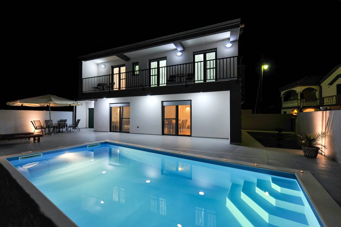 121 M² Ferienhaus ∙ 3 Schlafzimmer ∙ 8 Gäste - Vir, Kroatien