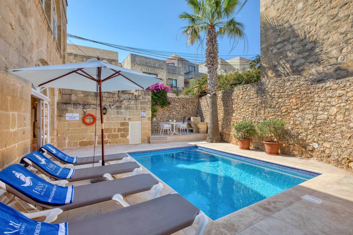 200 M² Villa ∙ 2 Bedrooms ∙ 5 Guests - Malta