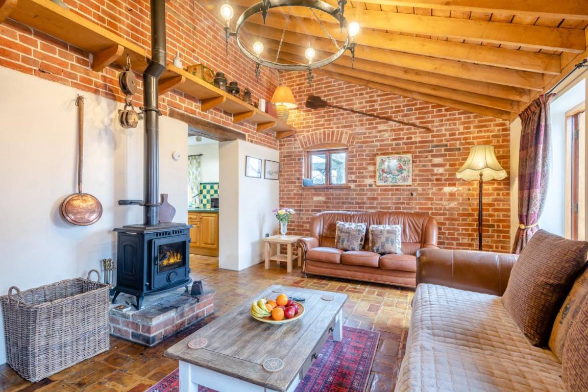 Cottage ∙ 6 Bedrooms ∙ 12 Guests - Kessingland