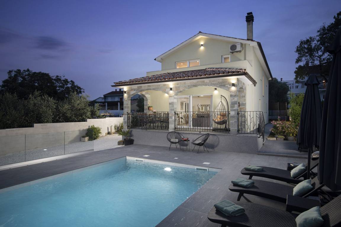 210 M² Villa ∙ 4 Bedrooms ∙ 8 Guests - Pula