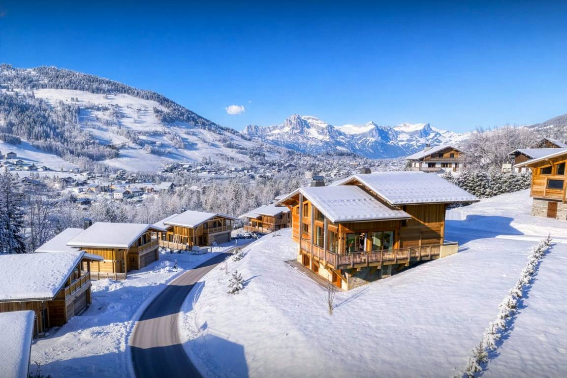 276 M² Chalet ∙ 5 Bedrooms ∙ 12 Guests - Megève