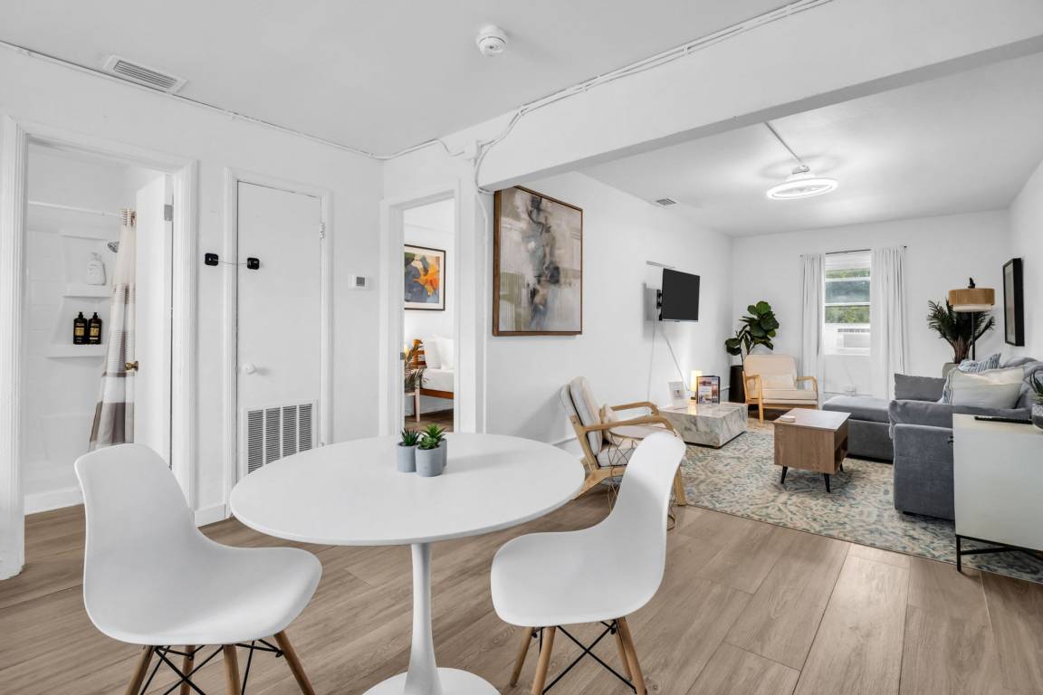 Apartment ∙ 1 Bedroom ∙ 4 Guests - St. Petersburg, FL