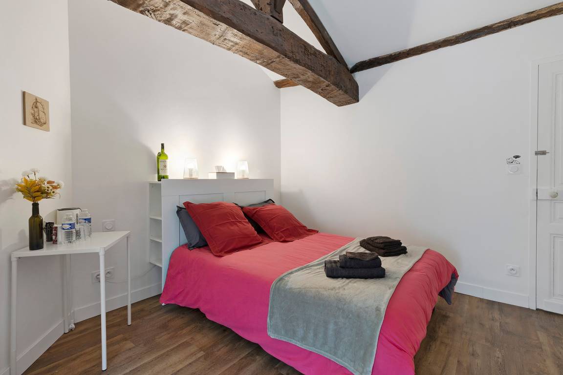 14 M² Bed And Breakfast ∙ 4 Camere Da Letto ∙ 2 Ospiti - Libourne