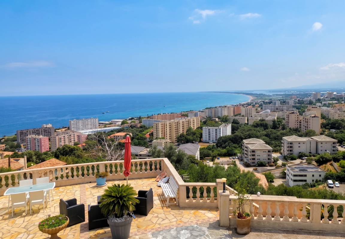 100 M² Appartement ∙ 2 Slaapkamers ∙ 4 Gasten - Bastia