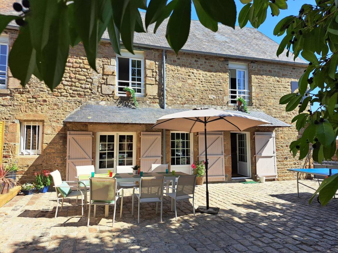 128 M² Gîte ∙ 3 Bedrooms ∙ 7 Guests - Avranches