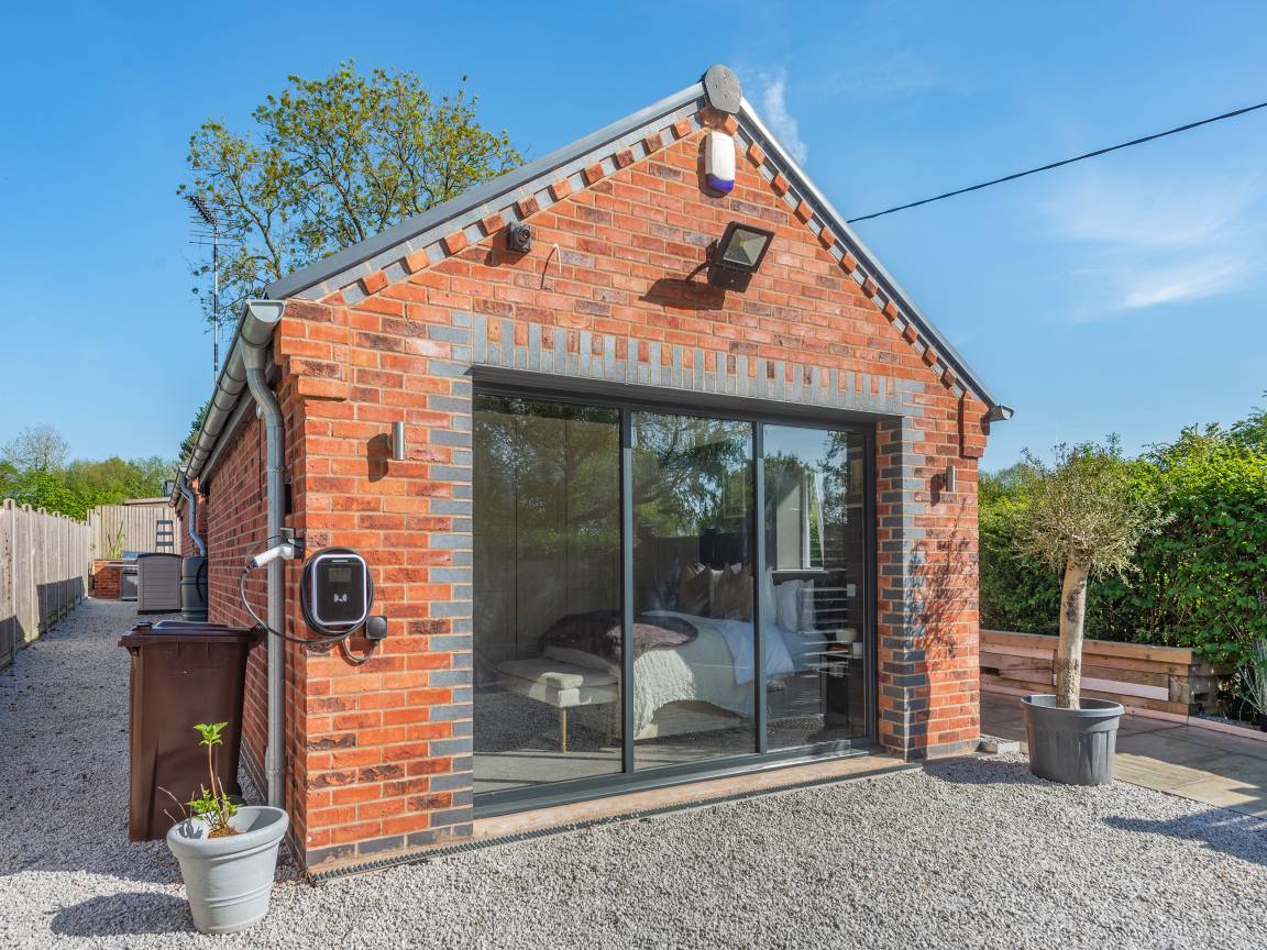 Cottage ∙ 1 Bedroom ∙ 2 Guests - Birmingham Airport (BHX)
