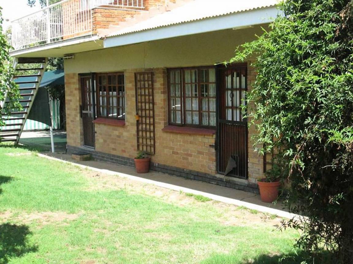 12 M² Habitación Privada ∙ 1 Habitación ∙ 4 Huéspedes - Bloemfontein