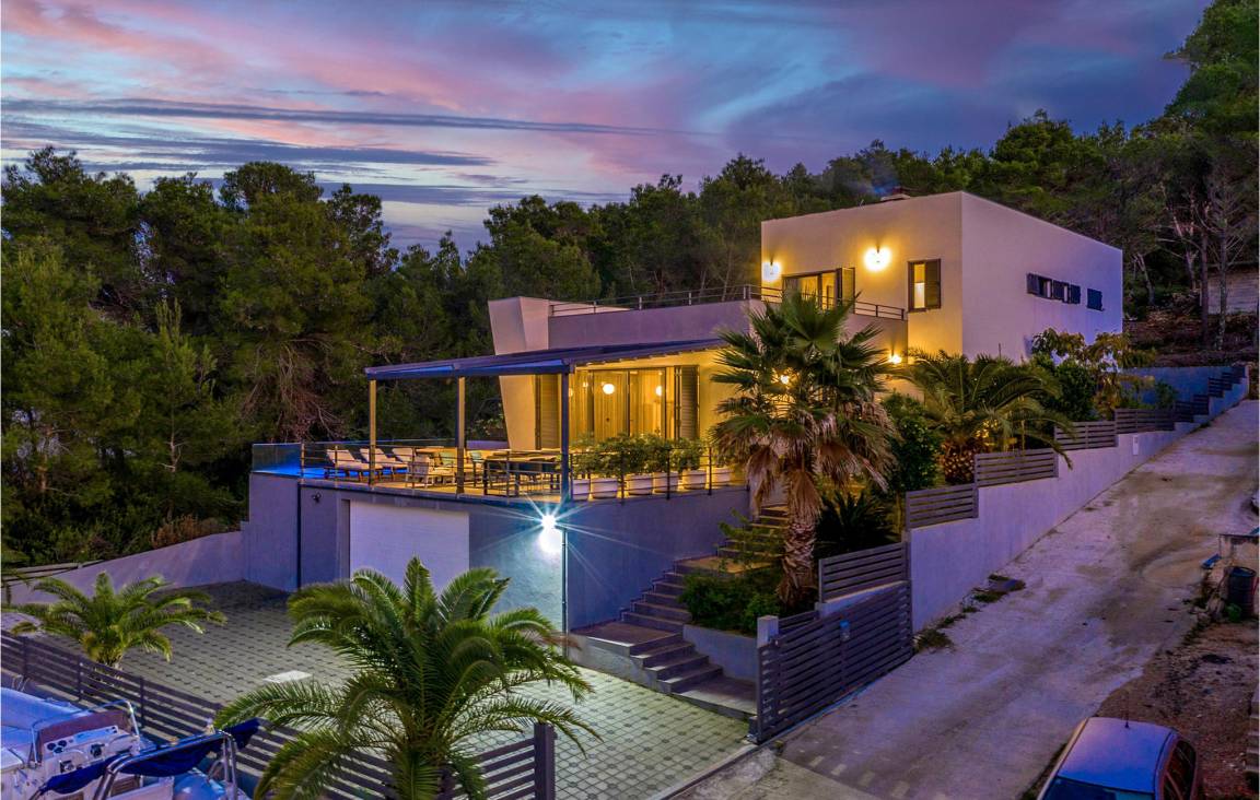 396 M² House ∙ 6 Bedrooms ∙ 12 Guests - Sukošan